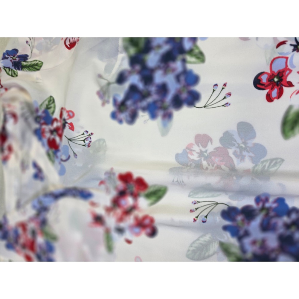 Violet + Claire Floral V-Neck Blouse White Blue Red Tiered Bell Sleeve Top 1X - Picture 2 of 8